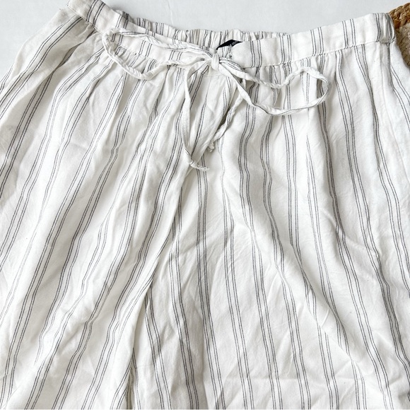 AE Outfitters Striped Wide Leg Eyelet Cropped Pants - Picture 3 of 9